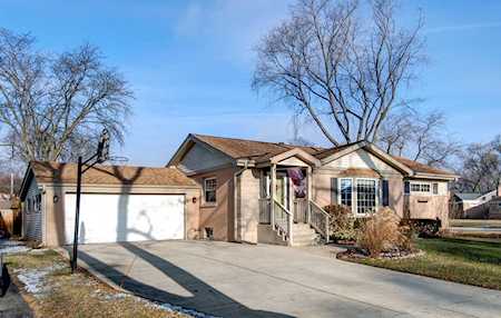 661 E Clarendon Ct Arlington Heights, IL 60004