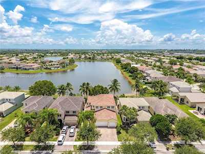 19370 SW 61st St Pembroke Pines, FL 33332