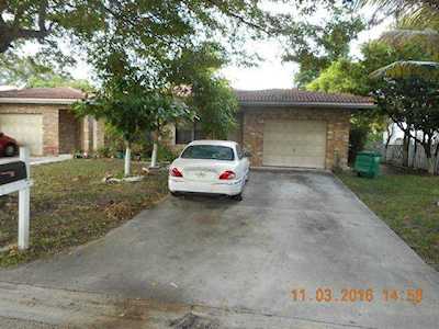 8125 NW 39 St Coral Springs, FL 33065