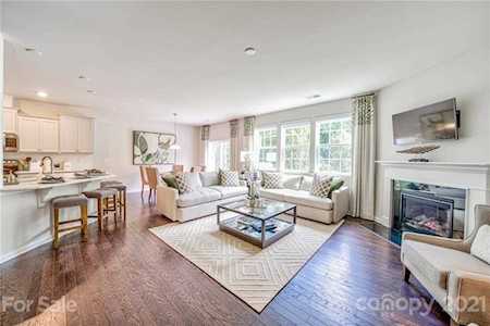 1826 Grove Park Ln Tega Cay, SC 29708