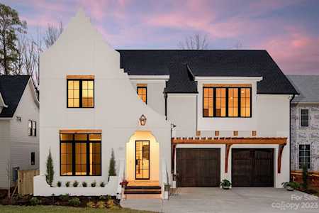 132 Wonderwood Dr Charlotte, NC 28211