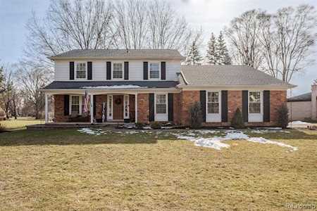 21415 Parklane St Farmington Hills, MI 48335