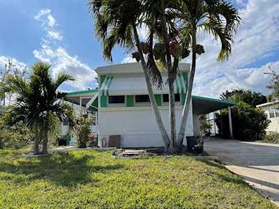 8002 SE Skylark Avenue Hobe Sound, FL 33455