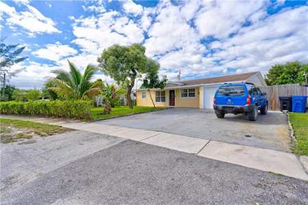 4811 NW 9th Ter Fort Lauderdale, FL 33309