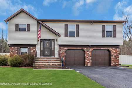 15 Hedgewood Rd Howell, NJ 07731