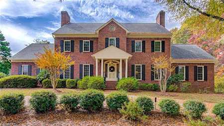 4916 Knob View Court Winston Salem, NC 27104