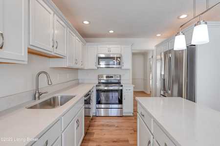 3118 Freys Hill Rd Louisville, KY 40241