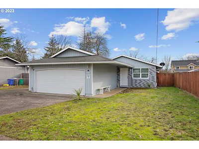 10028 SE Schiller ST Portland, OR 97266