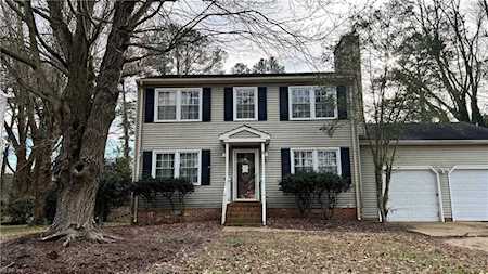 8 Kings Landing Ln Hampton, VA 23669