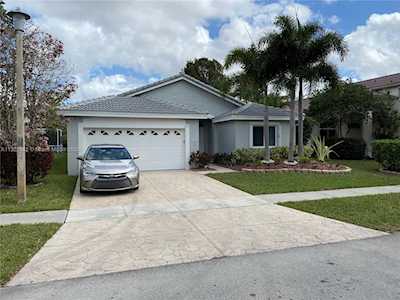 151 SW 178th Way Pembroke Pines, FL 33029