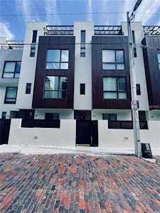 160 8th St N St. Petersburg, FL 33701