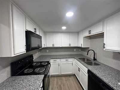 2327 Overland Lane Arlington, TX 76014