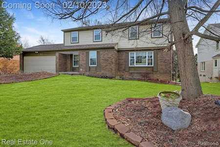 38769 Lancaster Dr Farmington Hills, MI 48331