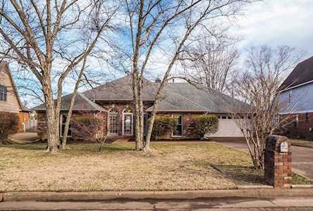 2210 Hickory Path Dr Memphis, TN 38016