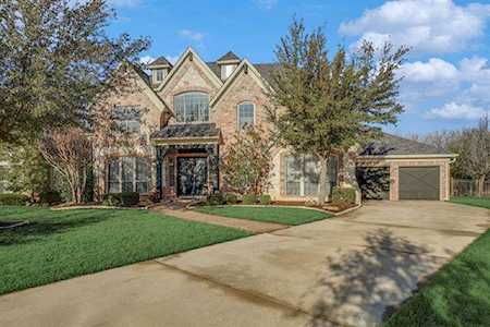 9021 Thompson Drive Lantana, TX 76226