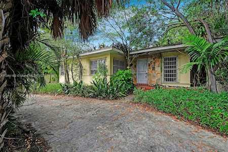 823 NE 96th St Miami Shores, FL 33138