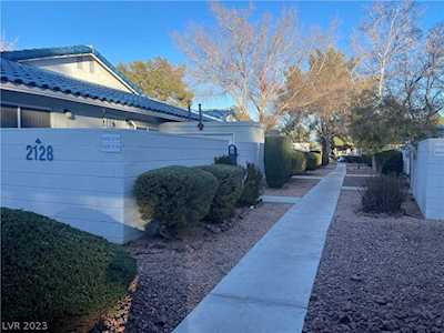 2128 Chertsey Dr #C Las Vegas, NV 89108