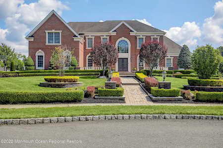 19 Rockingham Ct Manalapan, NJ 07726