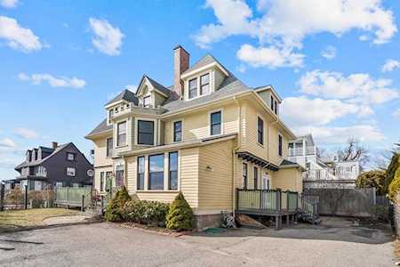 39 Lynn Shore Dr Lynn, MA 01902