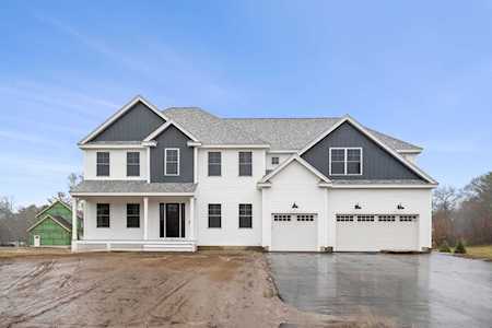 2 Lorraine Ave Salem, NH 03079