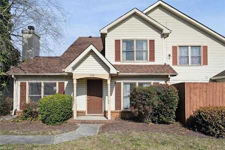 105 Ridge Wood Dr Hampton, VA 23666