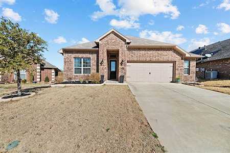 824 Willow Wood Drive Saginaw, TX 76179