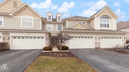 412 Vaughn Circle Aurora, IL 60502