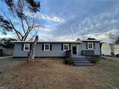 1240 Swallow Dr Virginia Beach, VA 23453