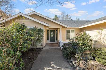 317 Phoenix Hills Dr Phoenix, OR 97535