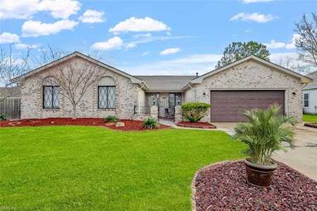 2273 Huckleberry Trl Virginia Beach, VA 23456
