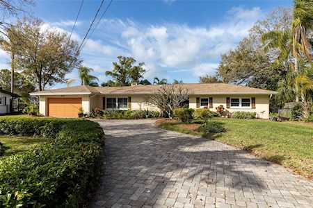 2370 Demaret Dr Dunedin, FL 34698