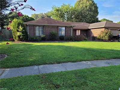 2093 Wildwood Dr Virginia Beach, VA 23454