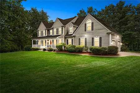 10 Jasons Grant Dr Cumberland, RI 02864