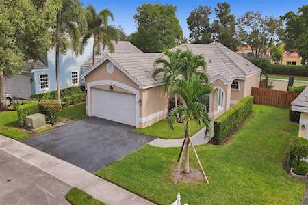 2970 Myrtle Oak Cir Davie, FL 33328