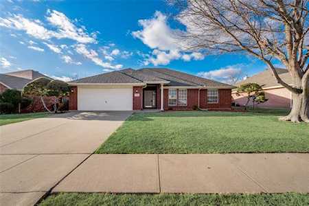 305 Angela Drive Burleson, TX 76028