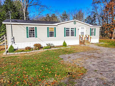 97 Weeks Rd Gardiner, ME 04345