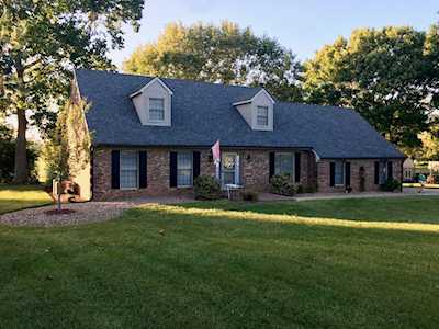 121 Lakeview Dr Georgetown, KY 40324
