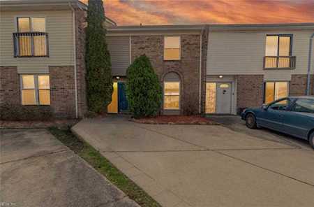 5317 Commons Ct Virginia Beach, VA 23462