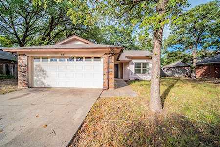 817 Meadowcrest Drive Azle, TX 76020