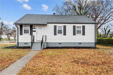 6628 Glenoak Dr Norfolk, VA 23513