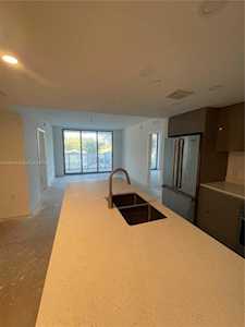 13800 Highland Dr #207 North Miami Beach, FL 33181