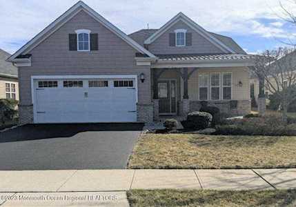 25 E Raphael Ln Farmingdale, NJ 07727