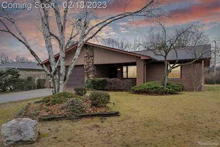 19555 Fitzgerald St Livonia, MI 48152