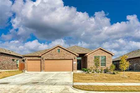 560 Redding Drive Saginaw, TX 76131