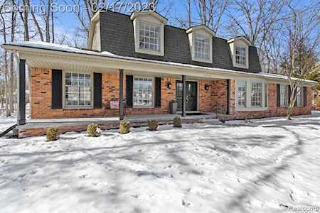 35318 Lancashire Ct Livonia, MI 48152
