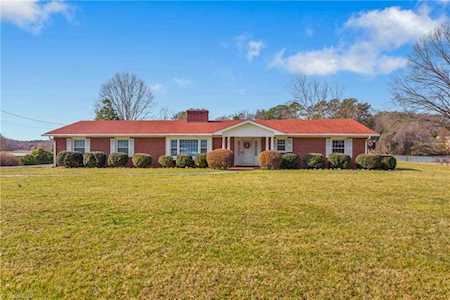 4064 Beaver Brook Road Clemmons, NC 27012