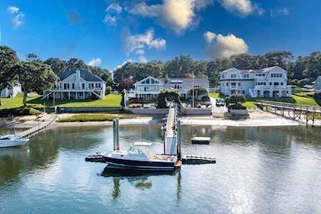 14 Pine Tree Dr Wareham, MA 02532