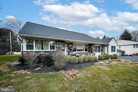 708 Hedgerow Dr Broomall, PA 19008