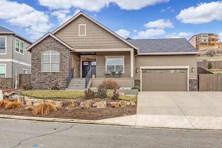 527 La Strada Circle Medford, OR 97504