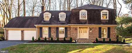 1427 Laurel Hill Rd Vienna, VA 22182
